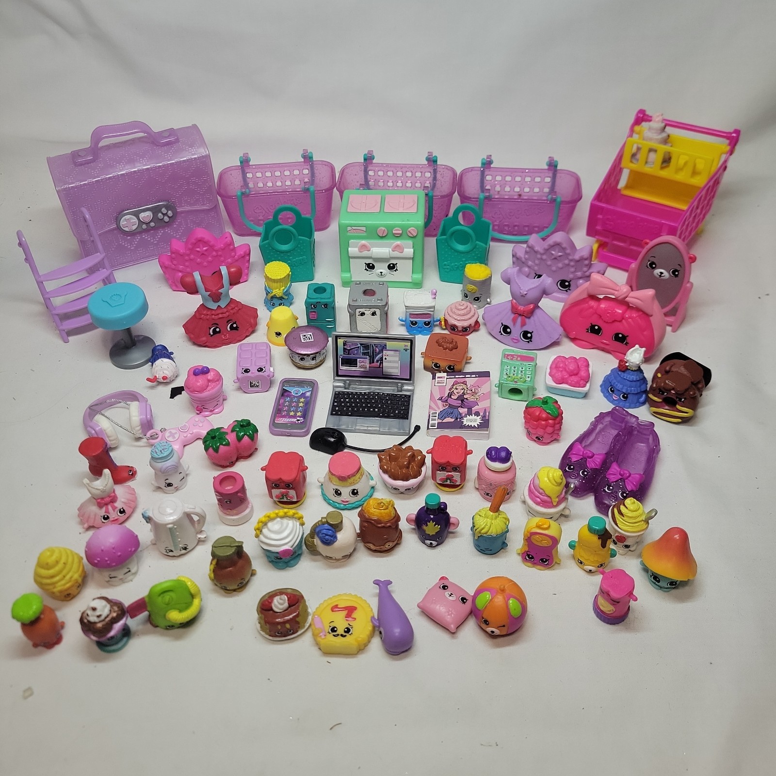 Large Lot Of 75 Shopkins Mini Accessories Toys Shopping Carts Food Clothing