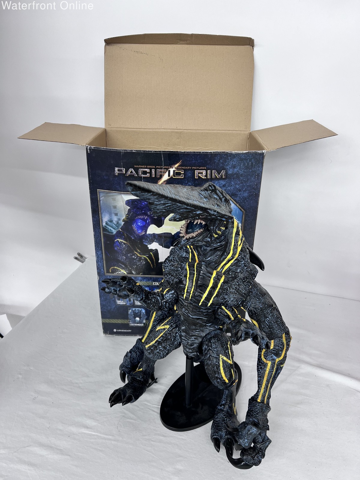 NECA 20″ Tall Pacific Rim Ultra Deluxe Knifehead Action Figure 1/4 Scale w/ Box