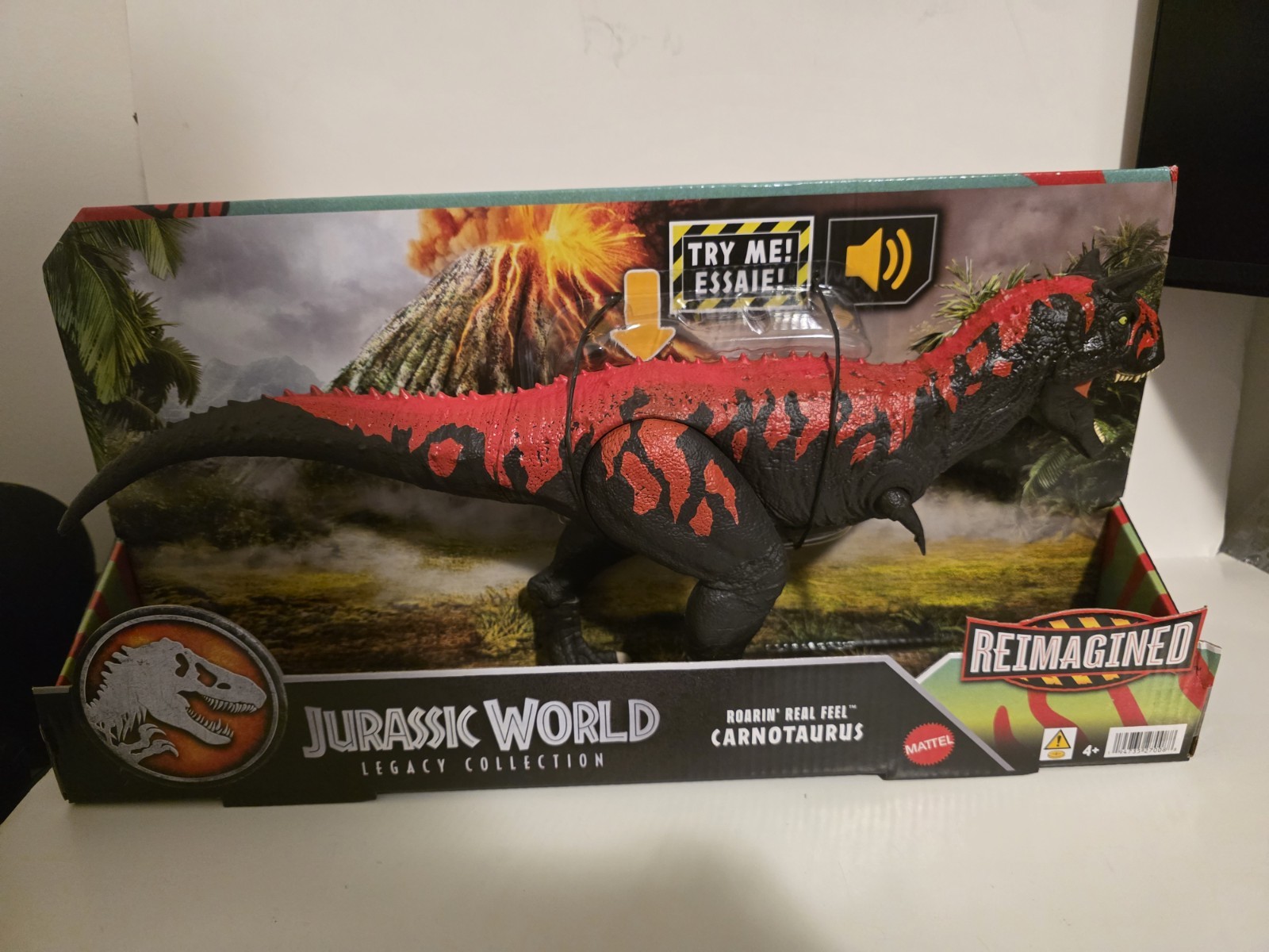 New!Jurassic World Legacy Collection Roarin’ Real Feel Carnotaurus Action Figure
