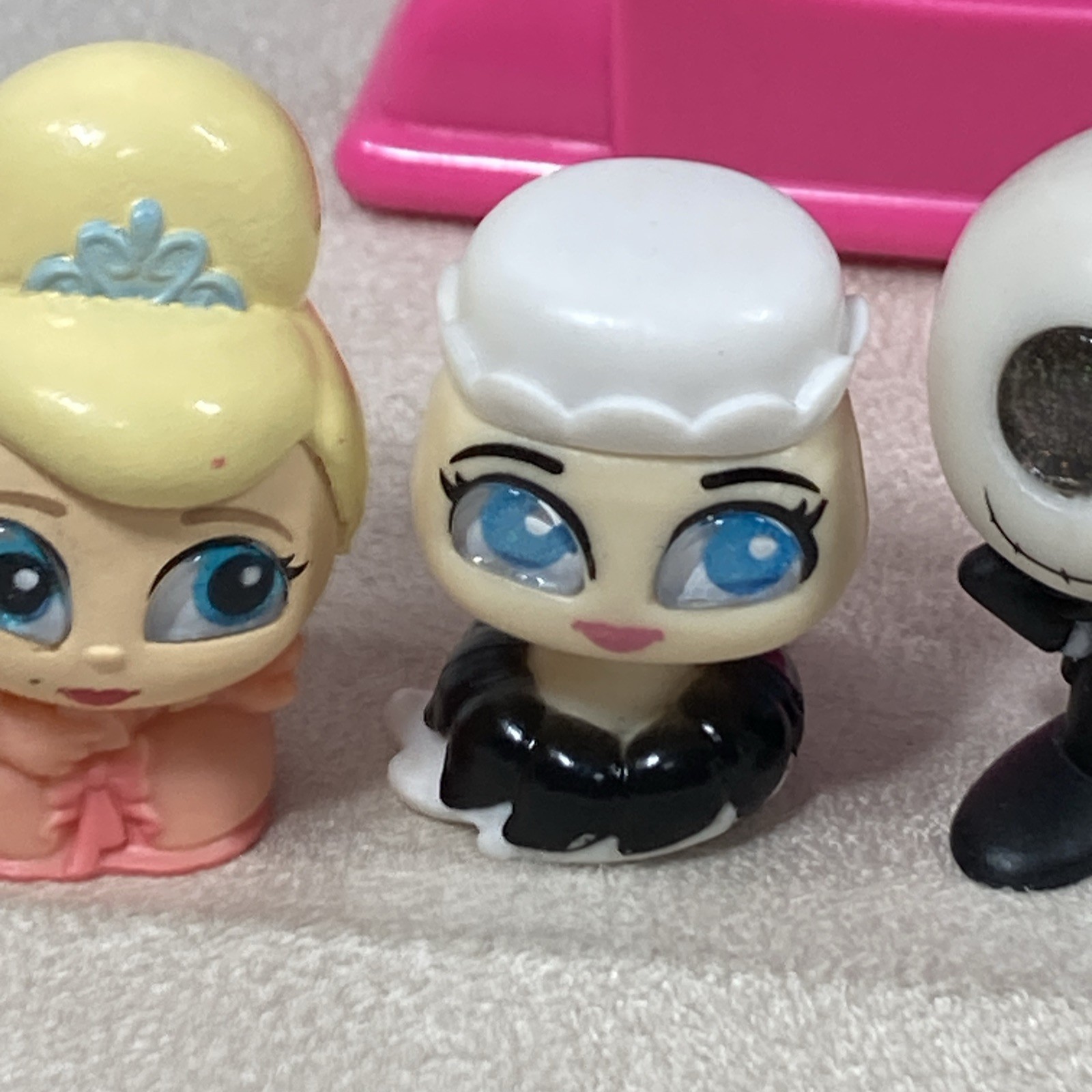 Disney Doorables LOT of 15 Figures Various Characters. Vending Machine. Works.