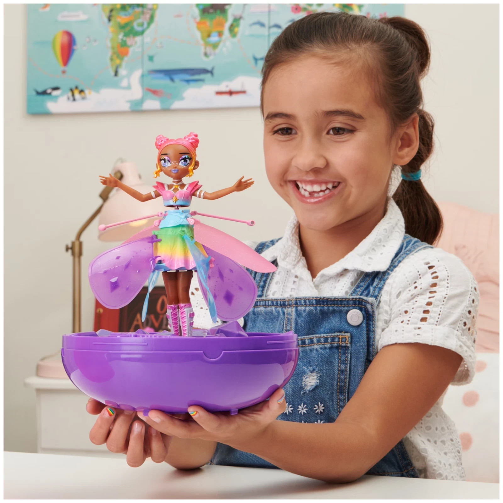Hatchimals Crystal Flyers Rainbow Glitter Idol Flying Toy with Lights.