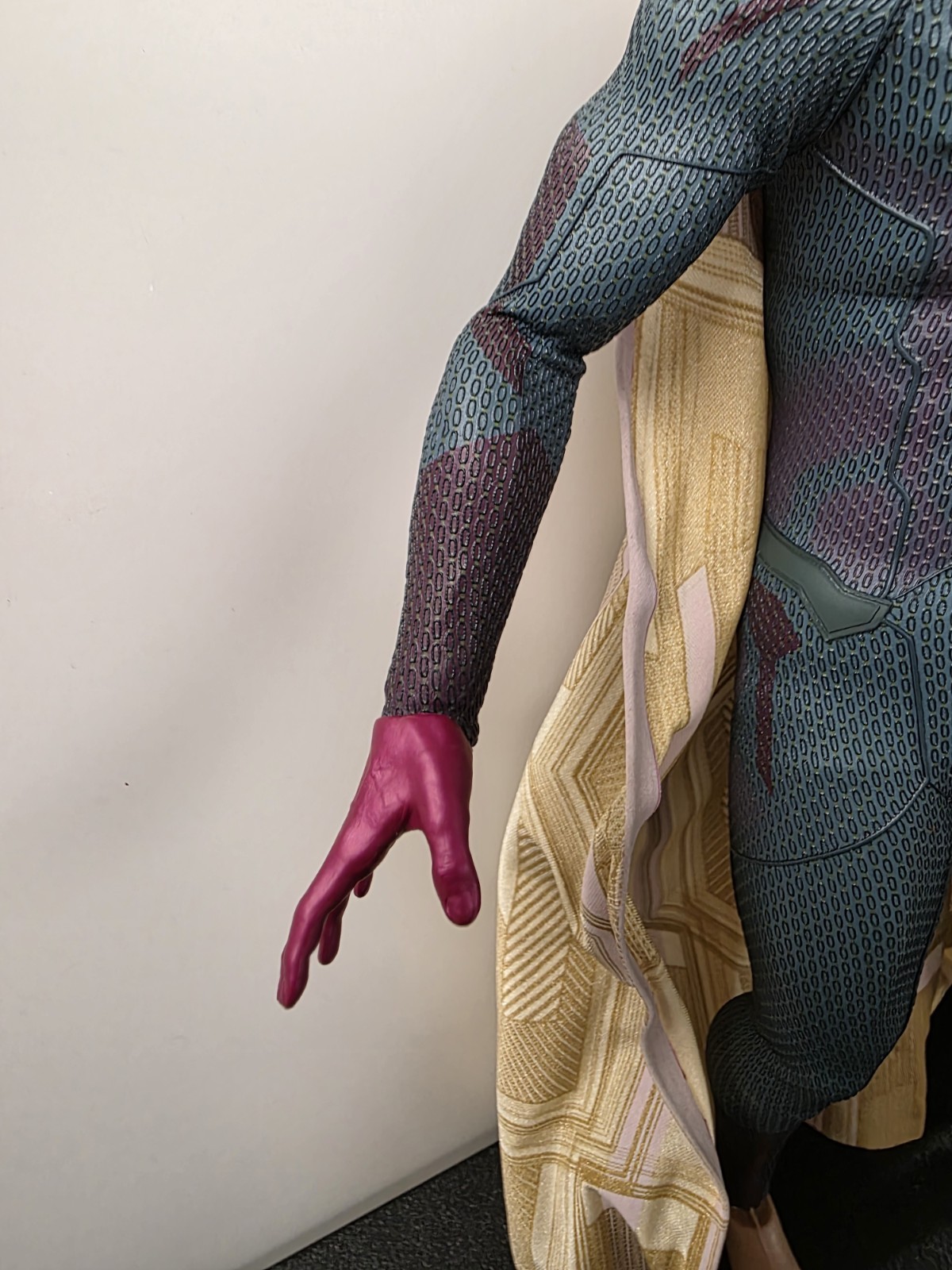 Hot Toys MMS296 VISION Avengers Age Of Ultron 1/6 Scale Figure Used