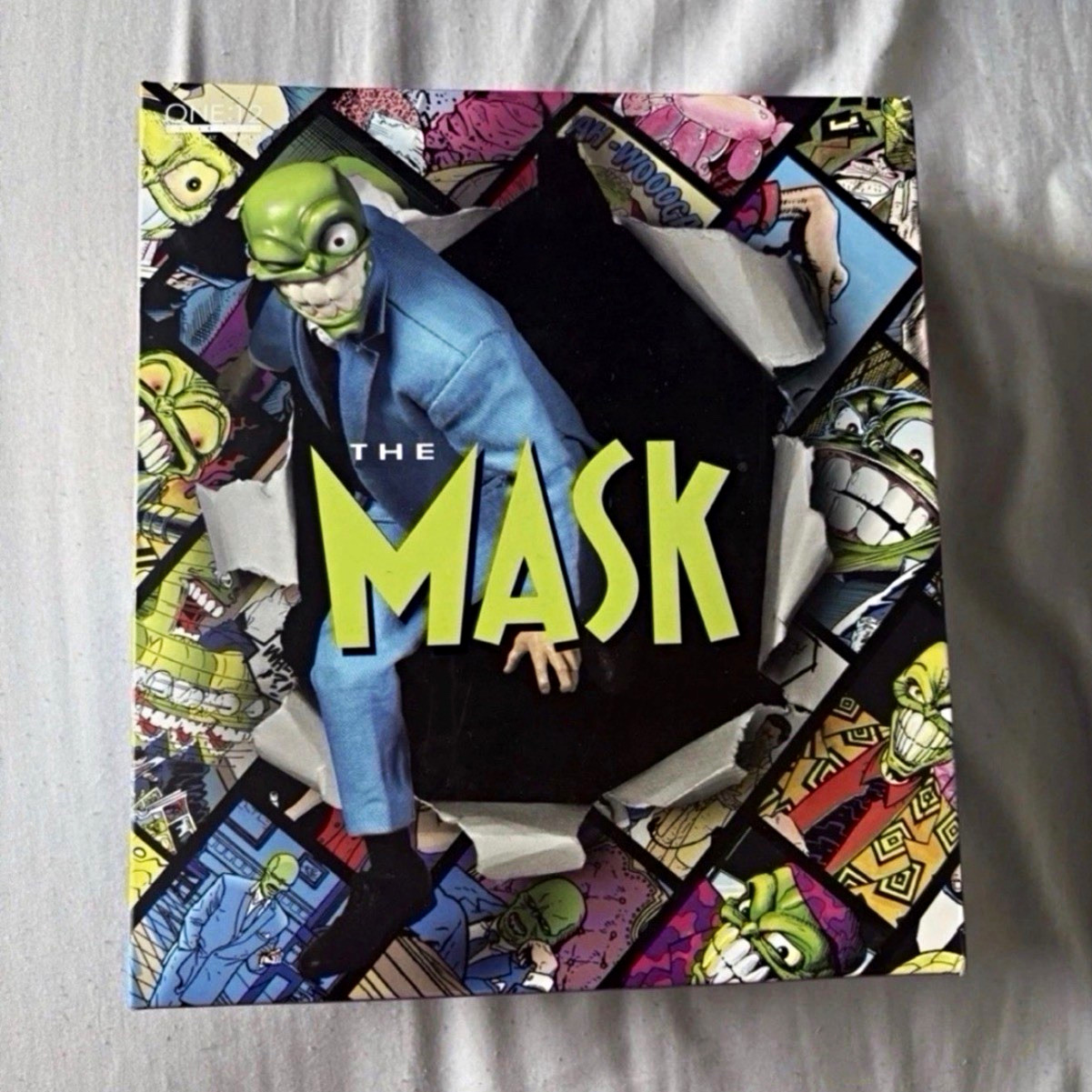 Mezco Toyz One:12 Collective The Mask Deluxe Action Figure w/ Stand & Guns