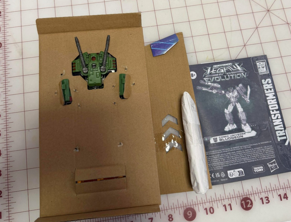 Transformers BLUDGEON Legacy Voyager Comic Universe New in Cardboard Hasbro