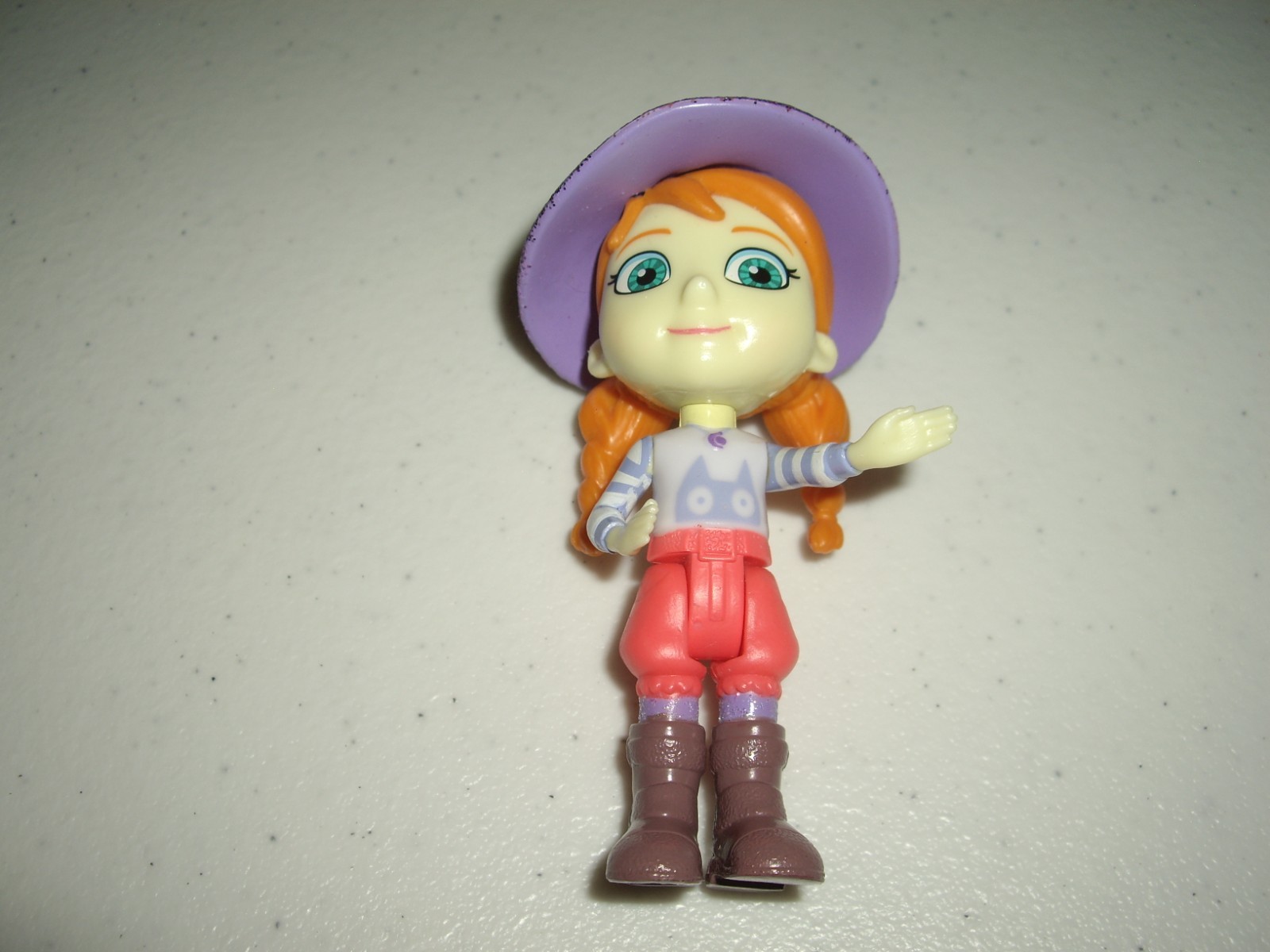 T29 Disney Junior Vampirina Phoebe Girl Witch 4″ Figure Purple Glitter Hat Bends