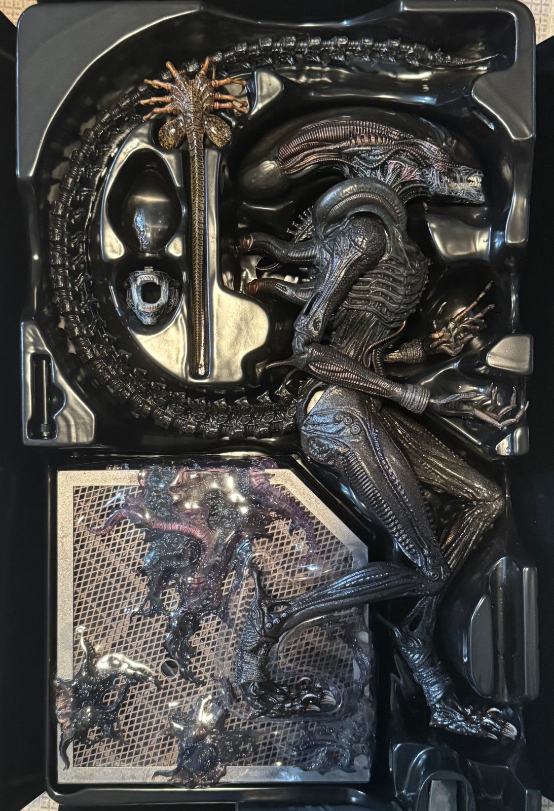 Hot Toys MMS784 Scorched Xenomorph Alien Romulus