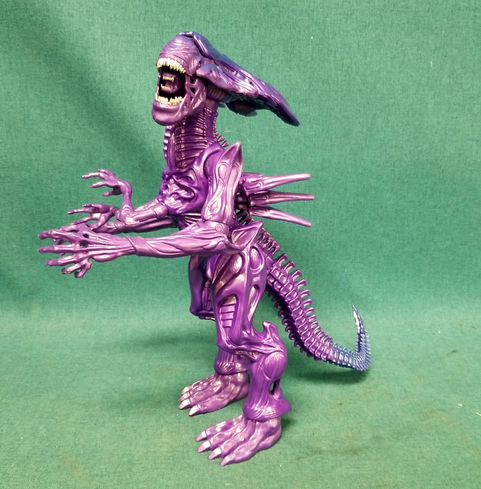 2019 Lanard Toys Xenomorph Purple Alien Queen Collection 12″ Posable Figure