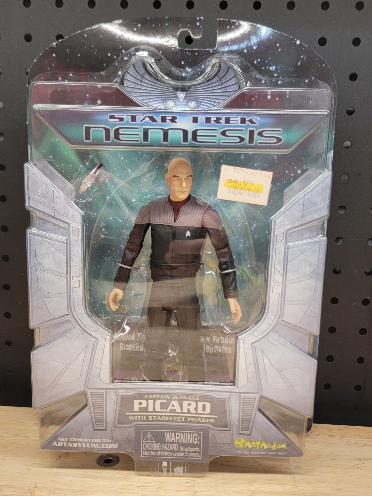 Star Trek Action Figure- Nemesis Jean Luc Picard w/ Starfleet Phaser 2002 NEW!