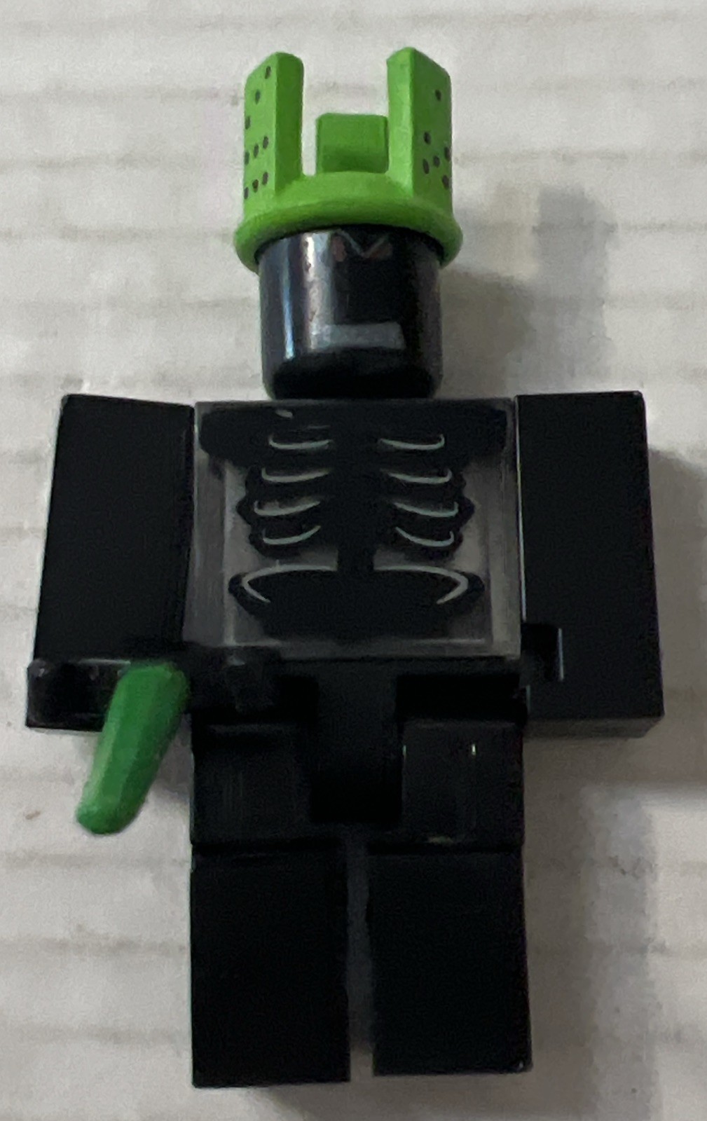 RARE ROBL0X 1x1x1x1 Series 2 Figure with Green Domino Crown and Sword NO Code