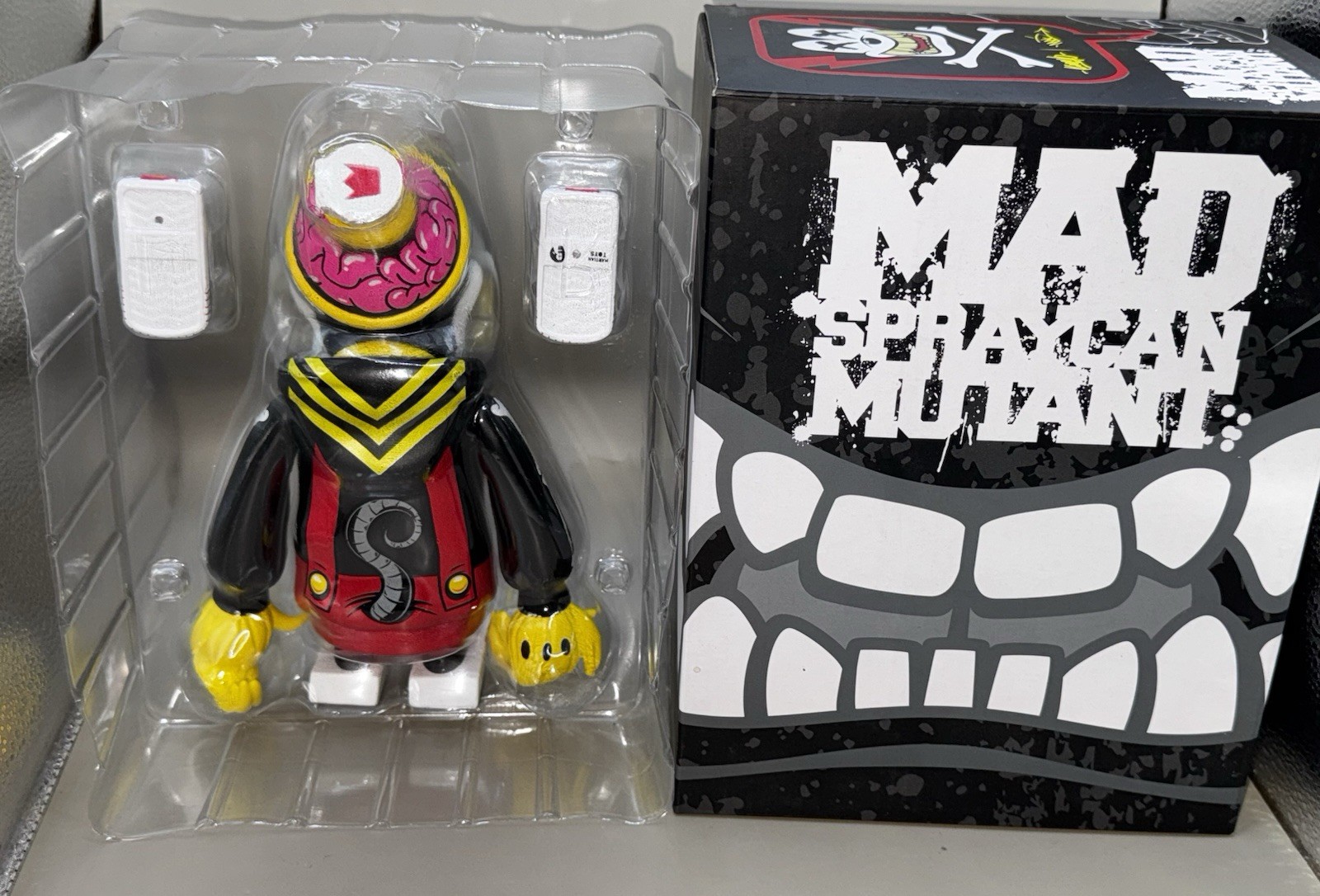 Vinyl Figure Mad Spray Can Mutants Graffiti Martian Toy 3 In box 8″ Figure