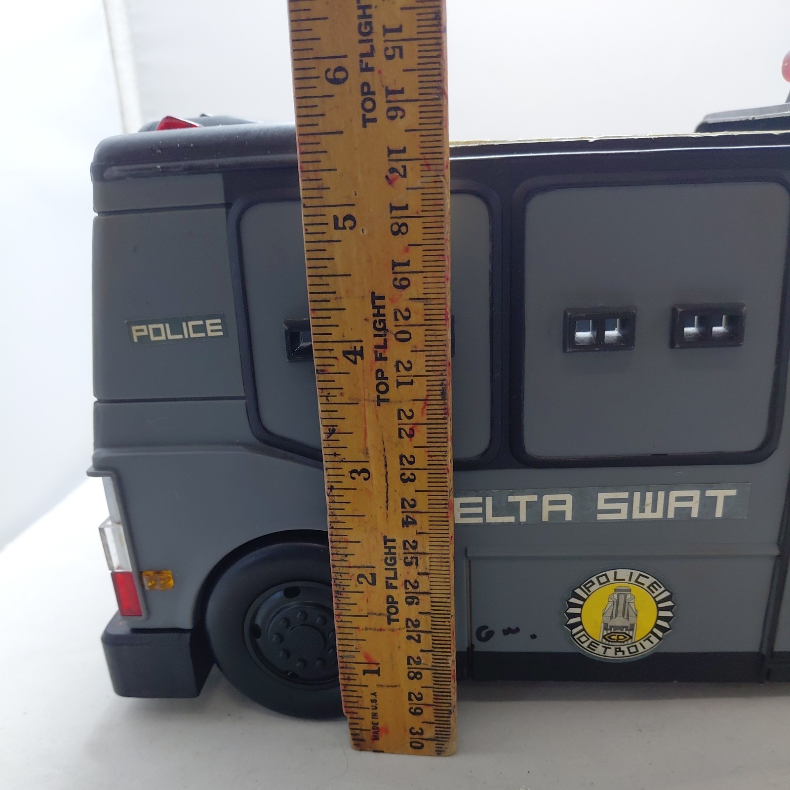 Vintage Robocop Delta Swat Team Police Van Armored Vehicle Figure Playset Truck