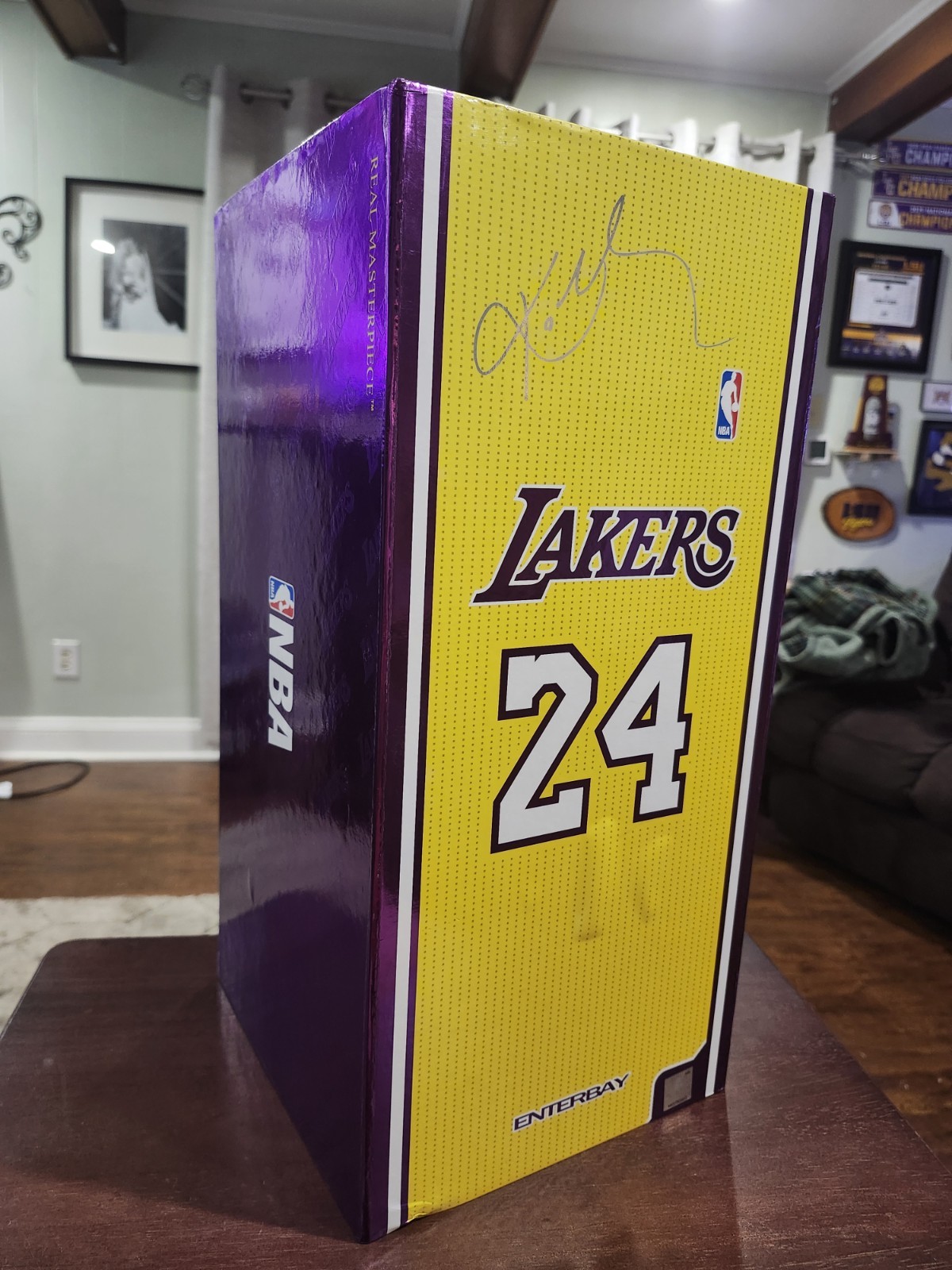 Enterbay NBA LA Lakers Masterpiece Kobe Bryant 1/6 Scale 2-pk Figures See Desc.