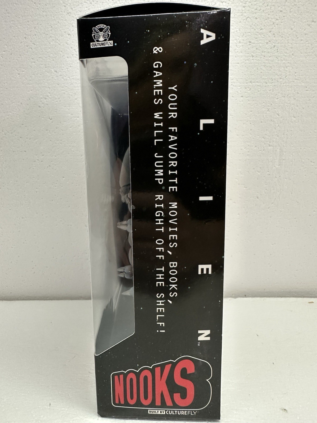 CULTUREFLY CULTURE FLY BOOKS ALIEN ALIENS VINYL BOOK NOOK XENOMORPH FIGURE NEW