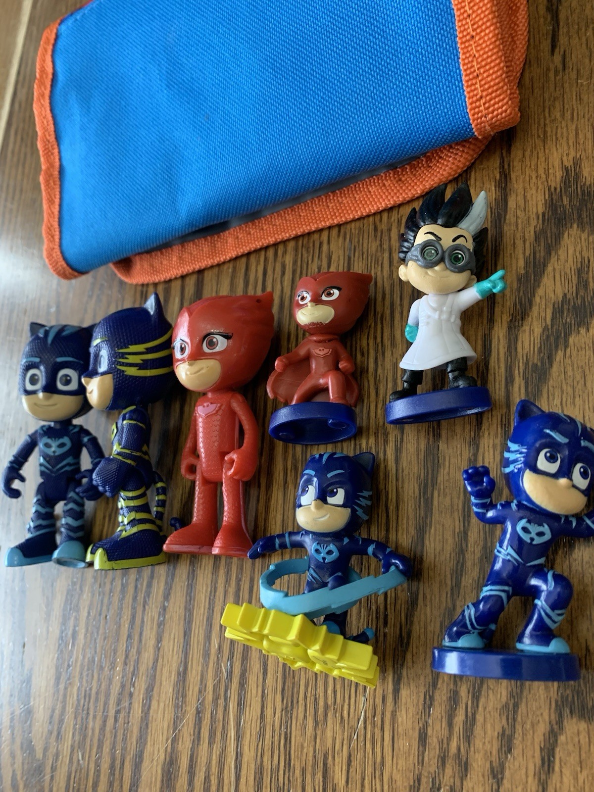 PJ Masks Lot Of (7) Figures W/ PJ Masks Lunch Bag!
