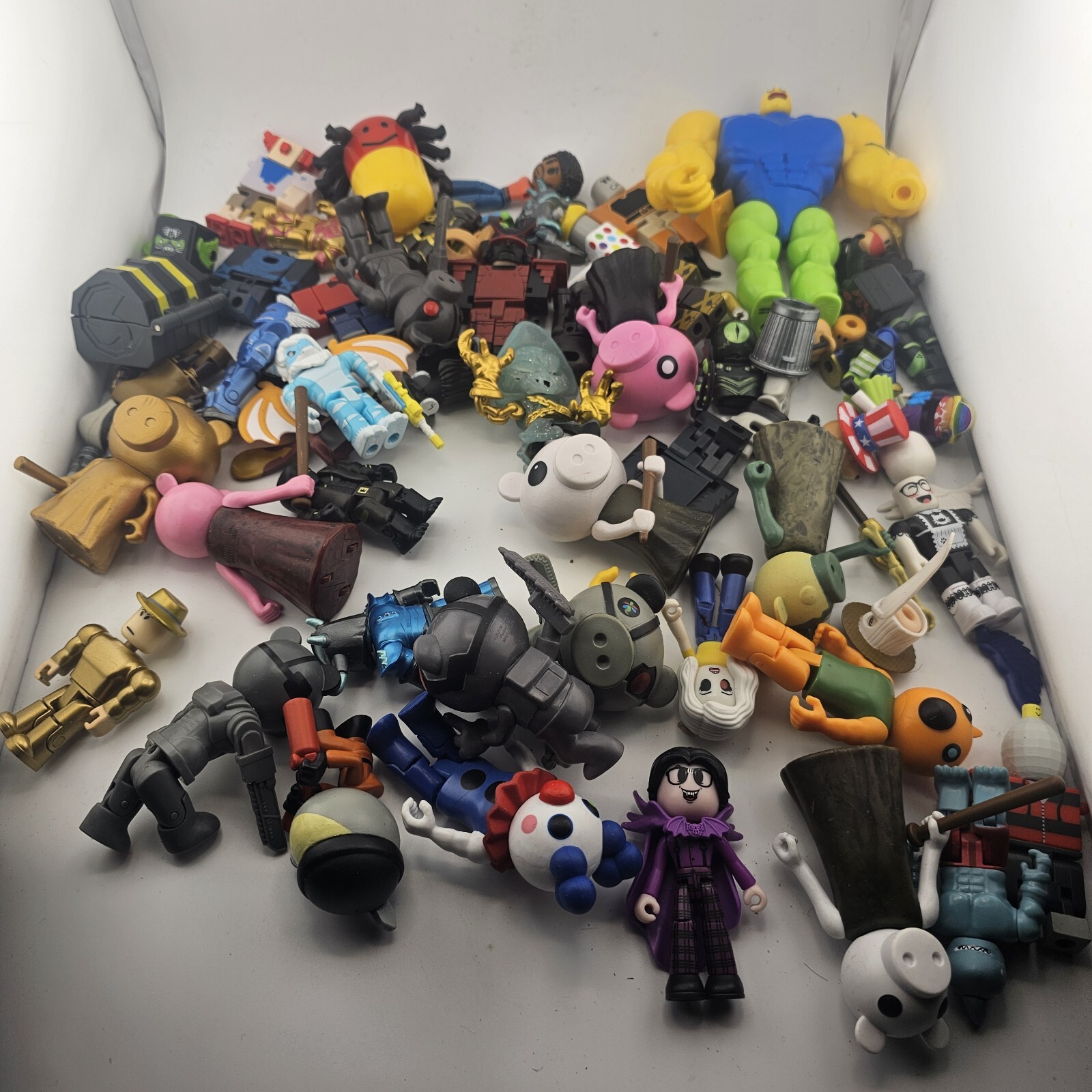 LOT OF ROBLOX CHARACTER FIGURES AND ACCESSORIES Parts. Please See Pictures A-6