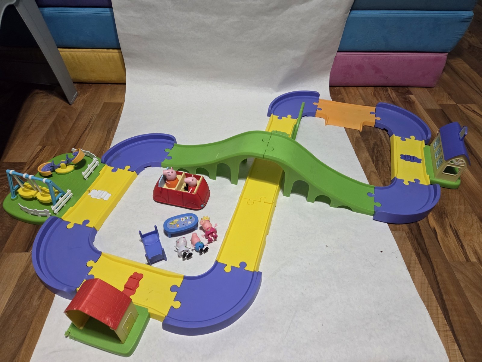 Hasbro Peppa Pig All Around Town Set Adjustable Track- See DESCRIPTION
