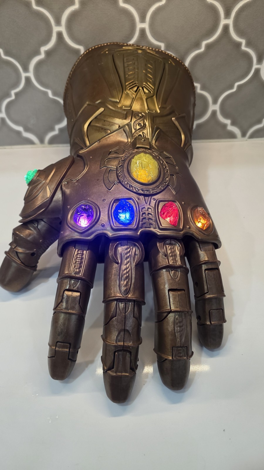 Marvel Legends Series Infinity Gauntlet Articulated Electronic Fist 20″ Working!