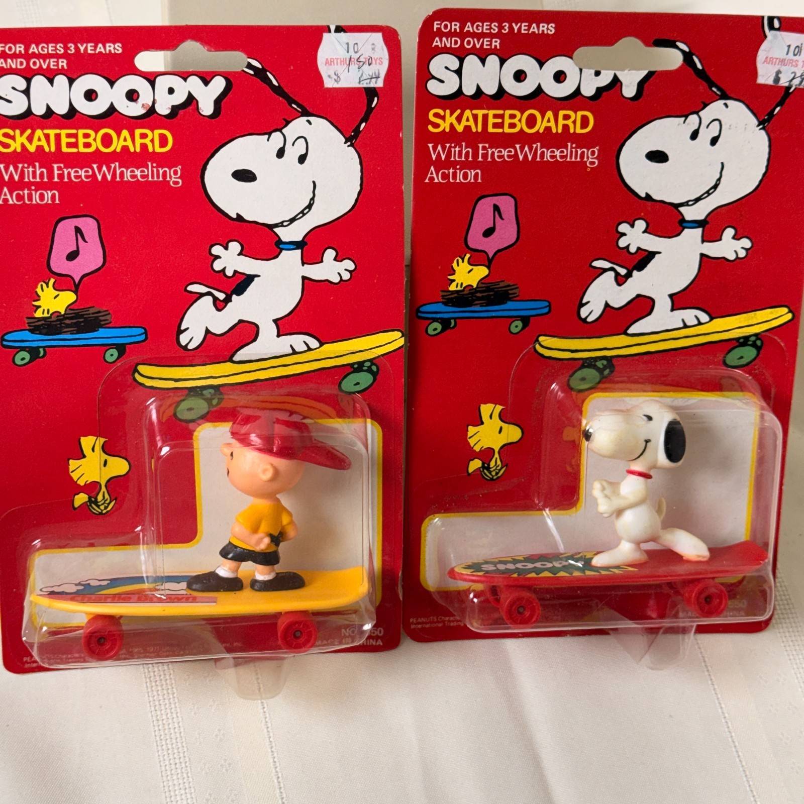 LOT of 2 Vintage 1972 SNOOPY Skateboard Figures Charlie Brown Peanuts NOS New