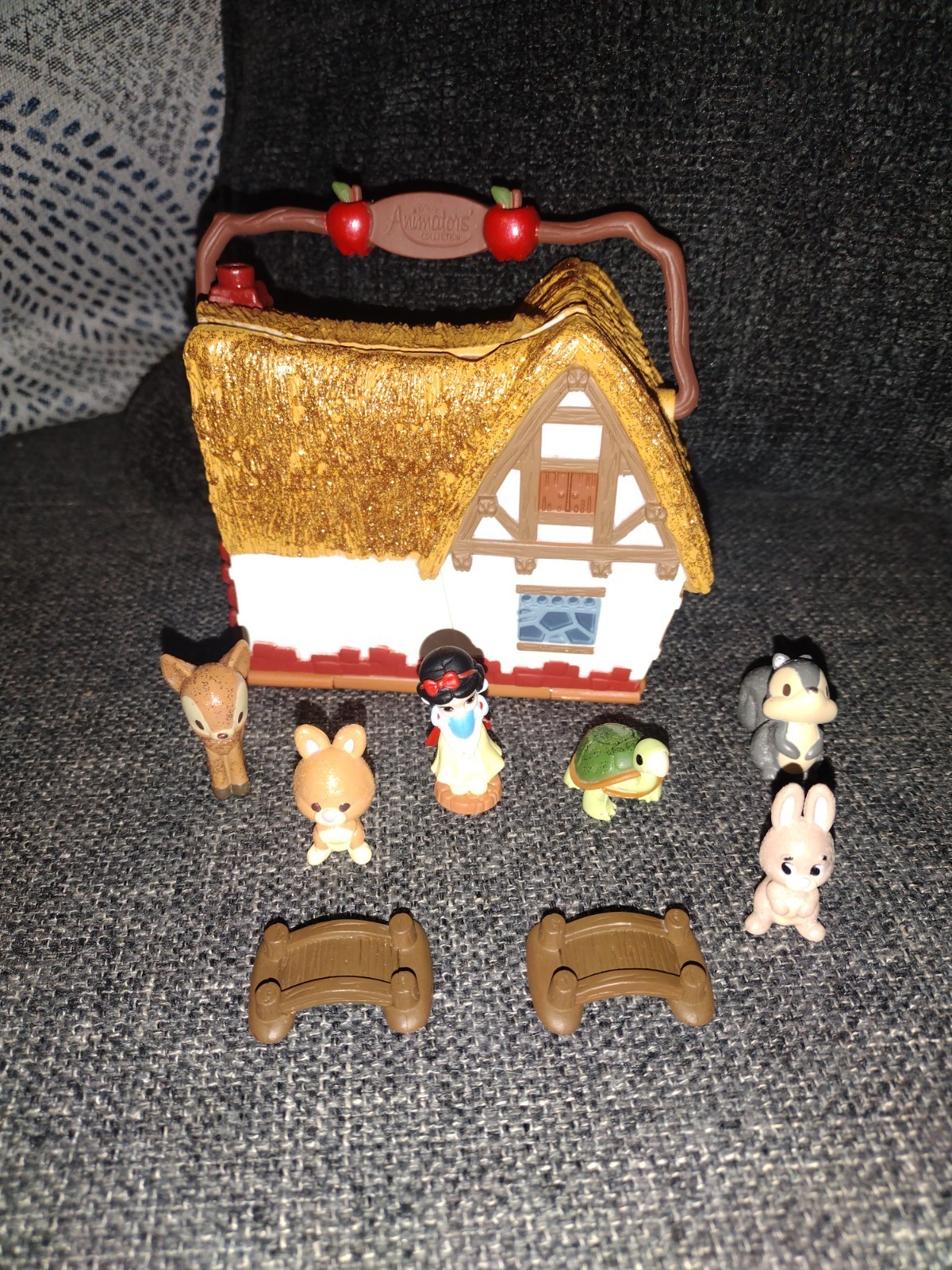 DISNEY STORE ANIMATORS LITTLES COLLECTION SNOW WHITE MICRO PLAYSET 8 PIECES SET