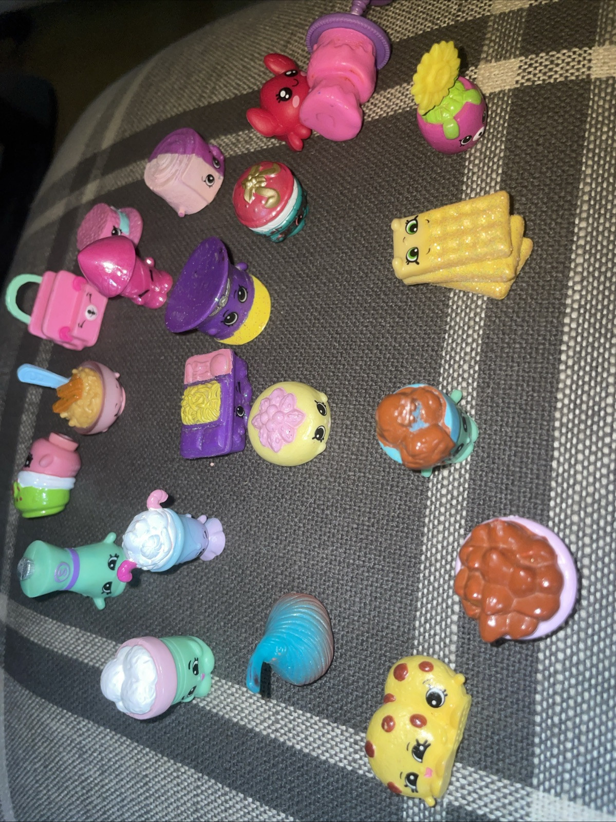 SHOPKINS Lot of 21-Random Characters-No Duplicates Mixed Seasons-Great Cond-USED