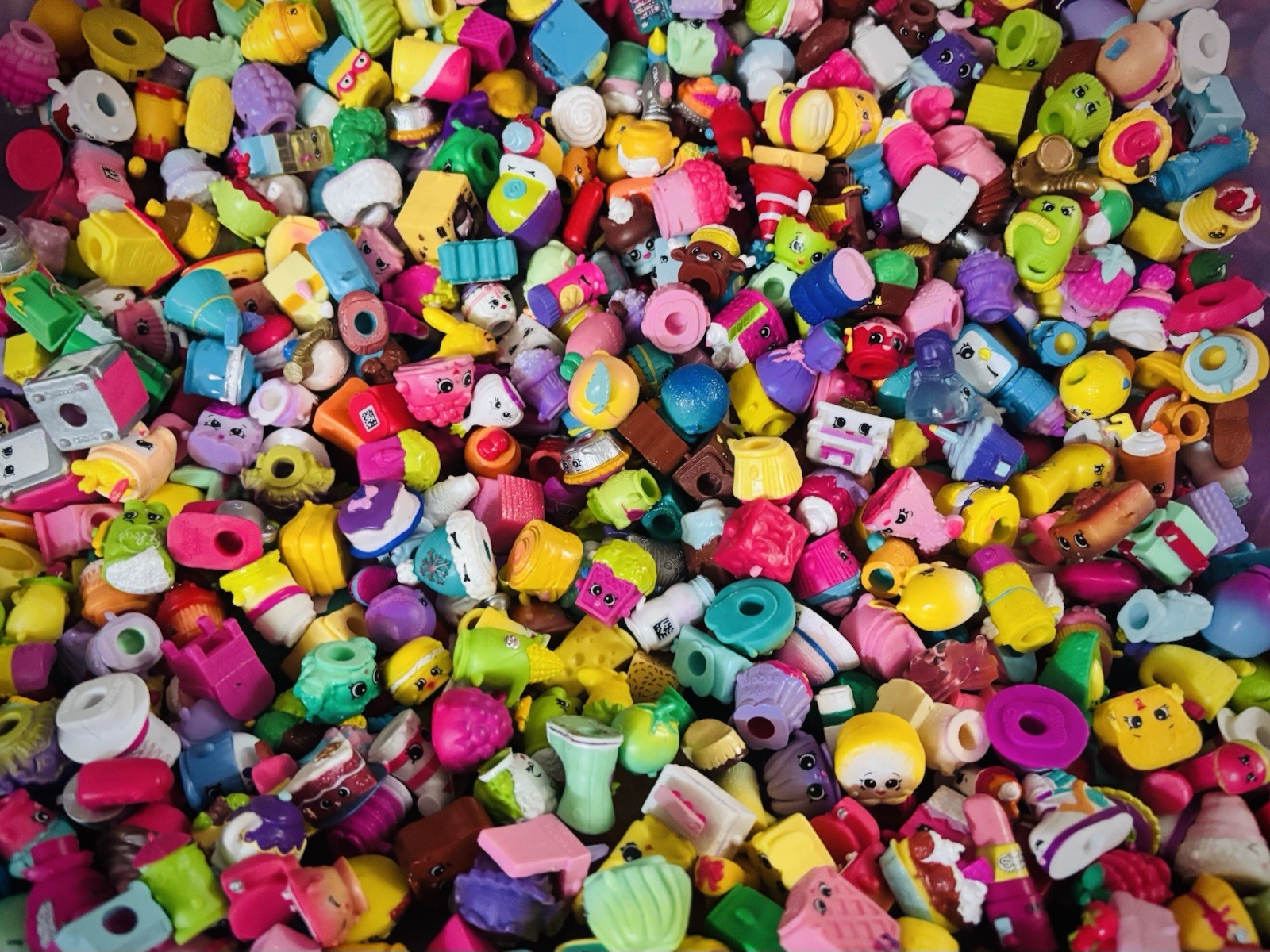 (25pcs) Shopkins Lot with mixed selection Random All Seasons, No Duplicates