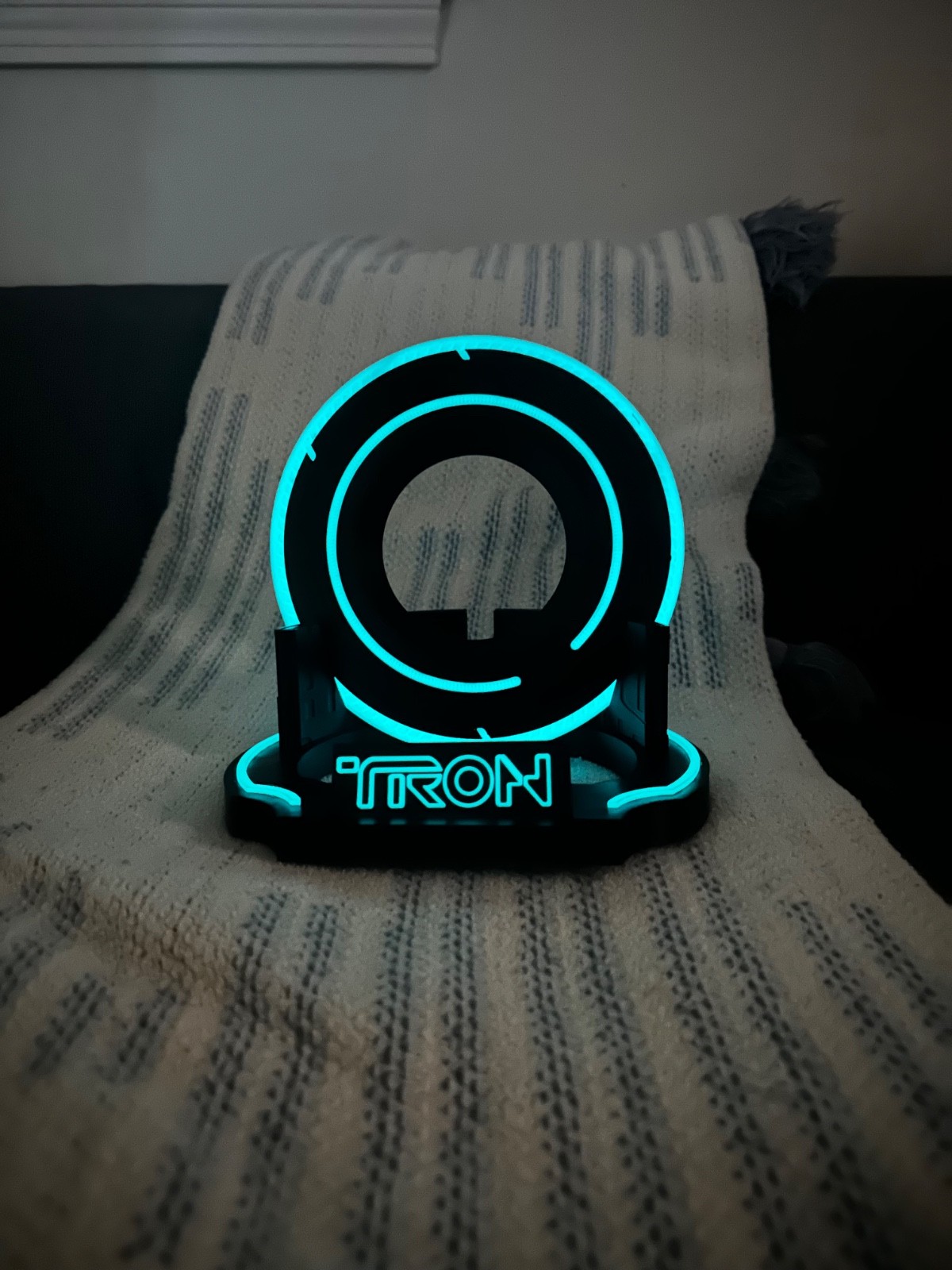 Tron Identity Disc with Display Stand – Glowing Sci-Fi Collector Piece