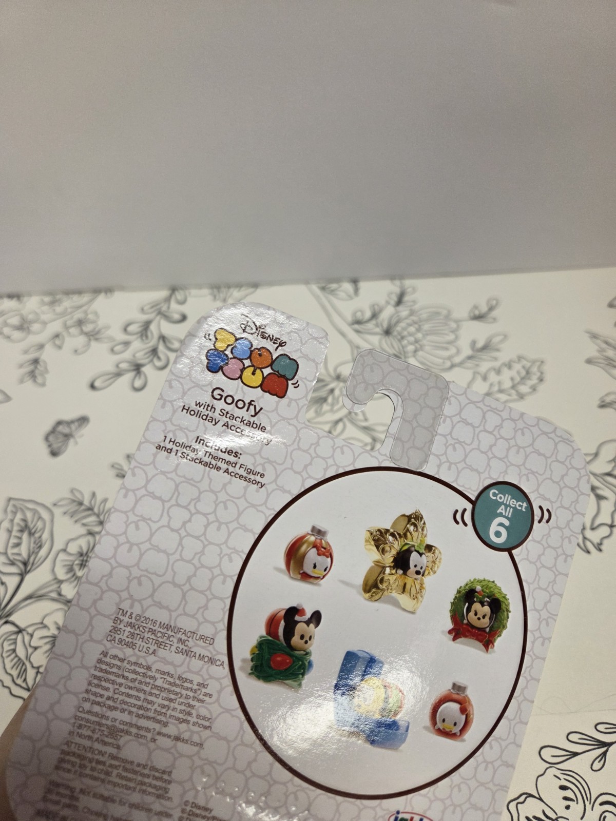 Disney Holiday Tsum Tsum Vinyl Figures Lot of 4 Imperfect Packaging