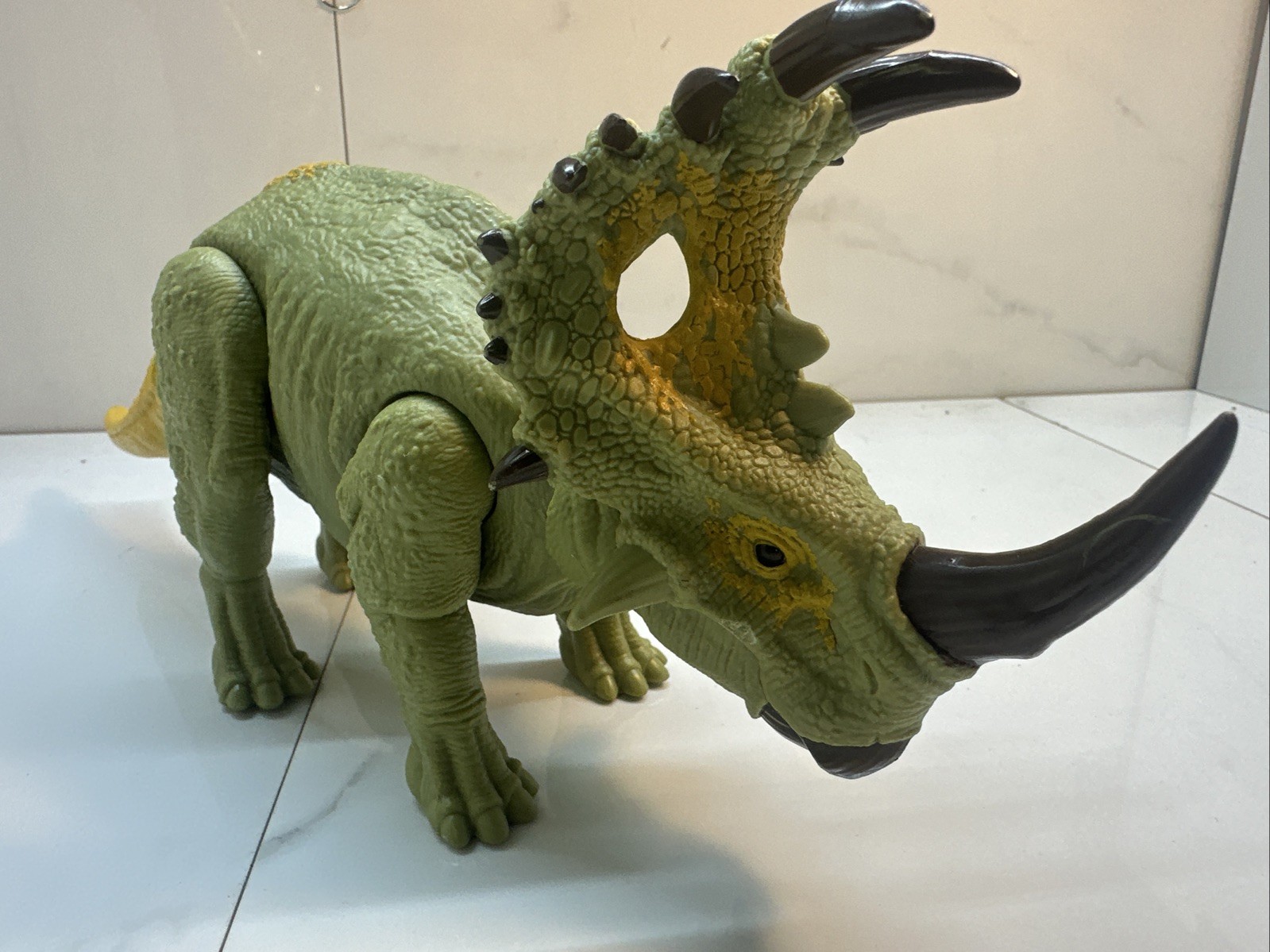 Mattel Jurassic World Camp Cretaceous Roar Attack Sinoceratops Action Dinosaur