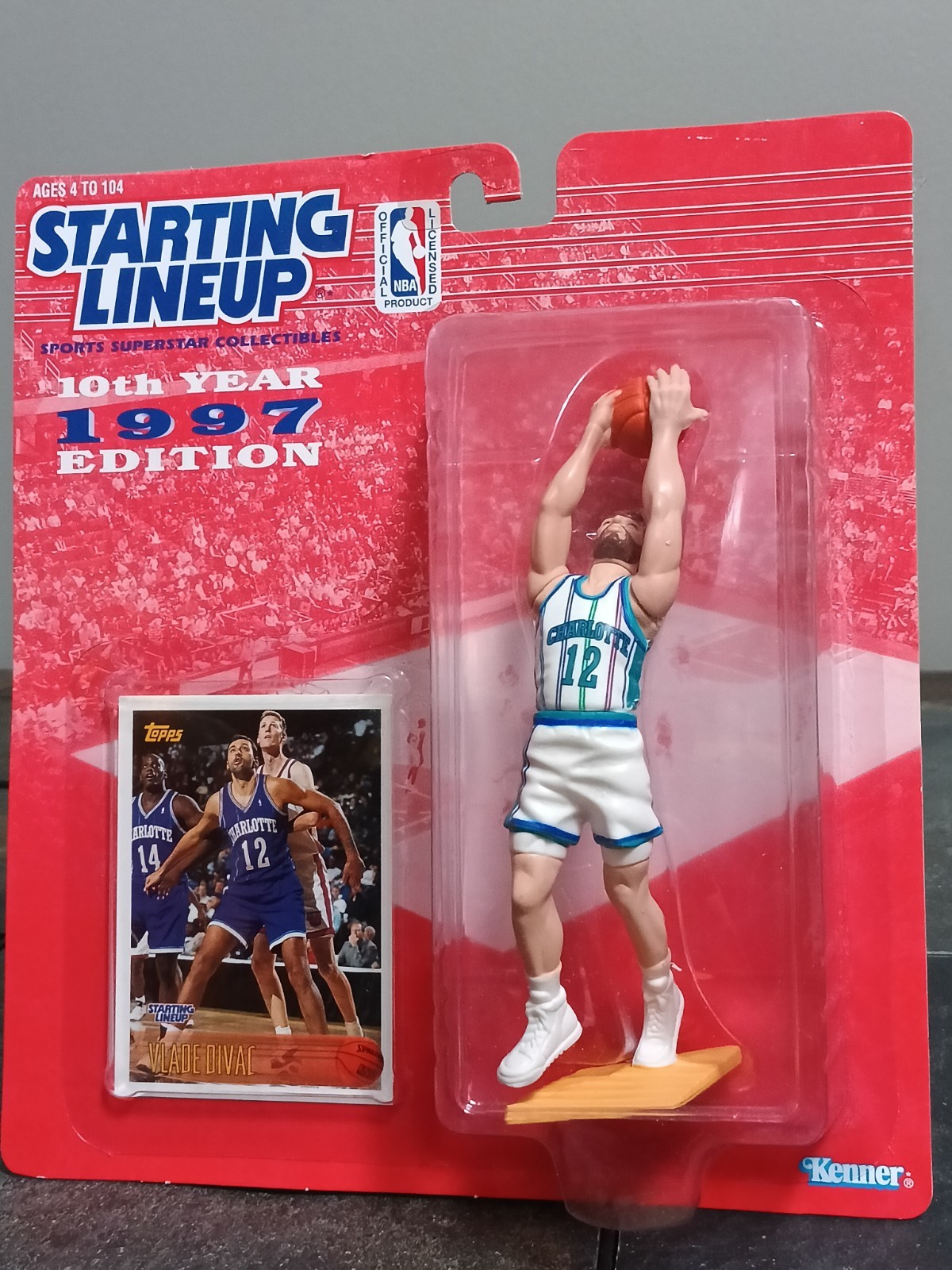 🏀1997 Kenner Starting Lineup NBA VLADE DIVAC Charlotte Hornets Figure+Card