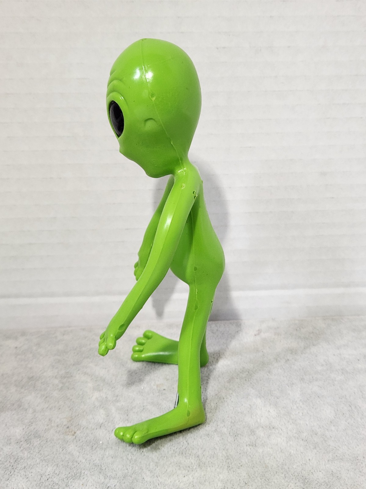 Vintage 1997 Accoutrements Green Rubber Alien Figure – Rare