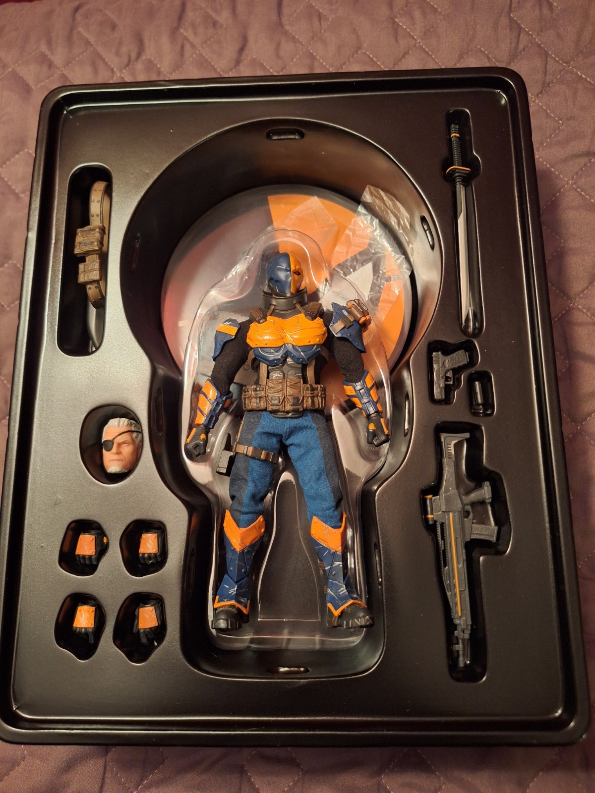 Mezco One:12 Deathstroke Standard Edition 1:12 Complete