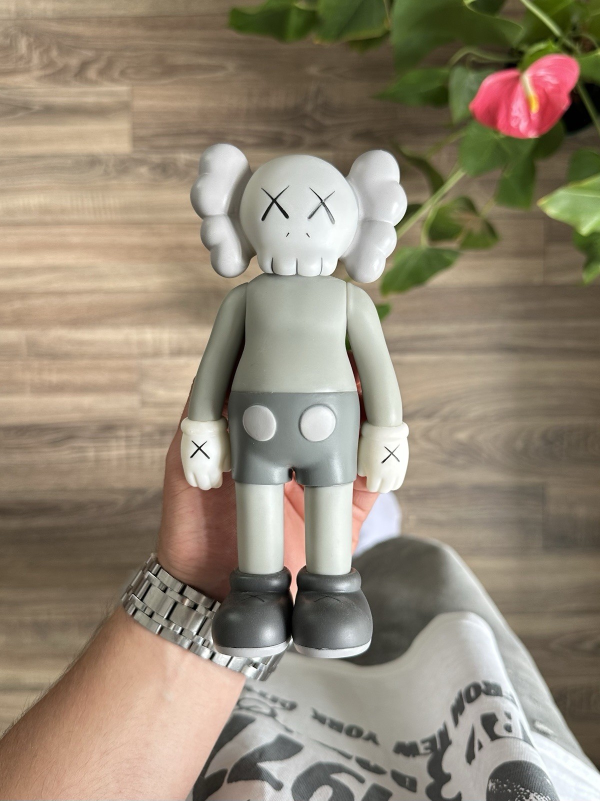 Kaws Medicom Toy Vinyl Figure 2016 – Open Edition Companion Grey Toy