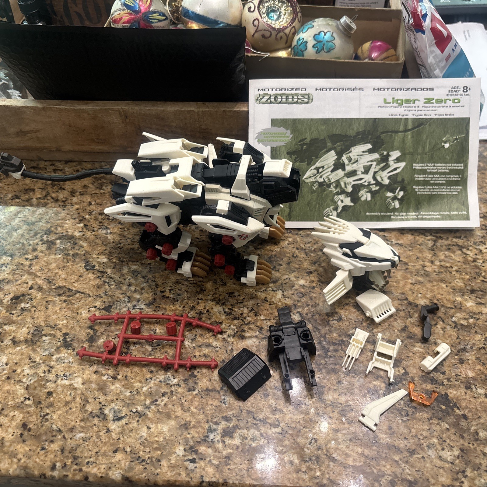 2002 Hasbro Tomy Zoids White Liger Zero Action Figure Robot Lion Tiger UNTESTED