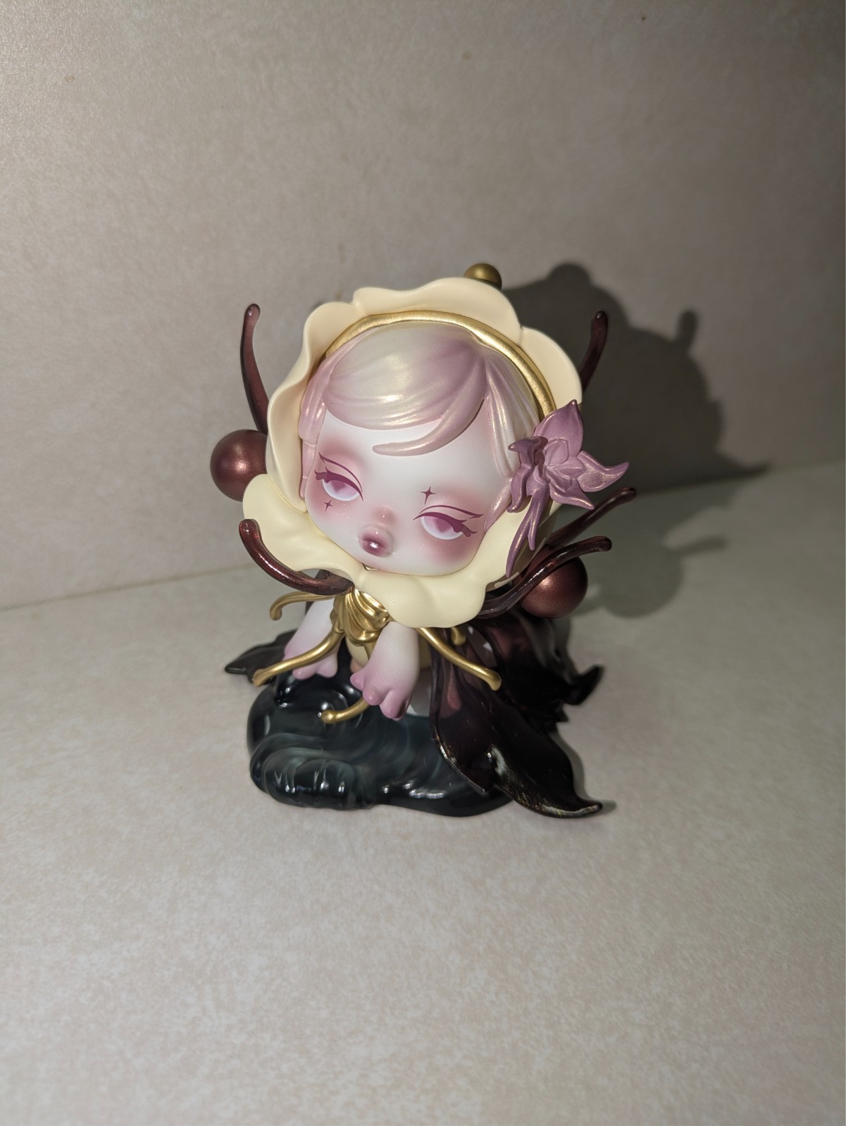 POP MART SKULLPANDA Petals in Four Acts Series Figurine – The Elegiac Witness