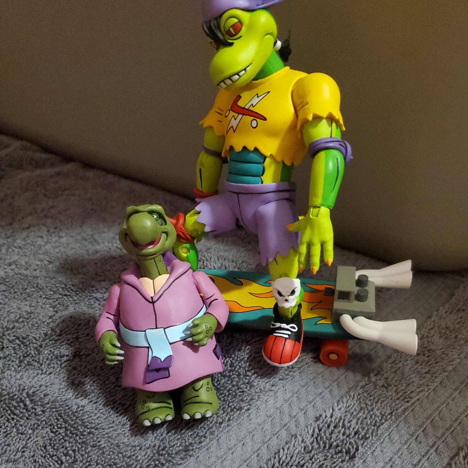 NECA Teenage Mutant Ninja Turtles Ultimate Mondo Gecko and Kerma