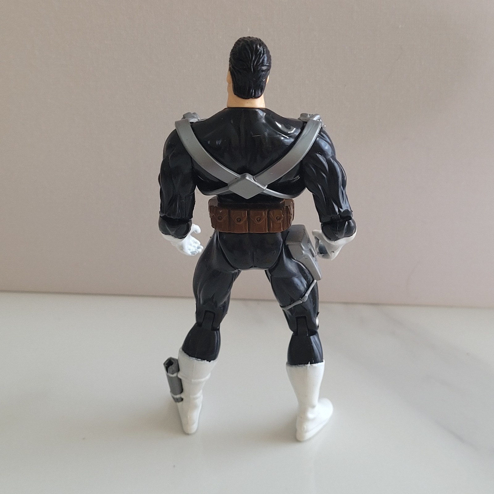 1995 Toy Biz Marvel Comics The Punisher Figure Immobilizing Arsenal 5″ Complete