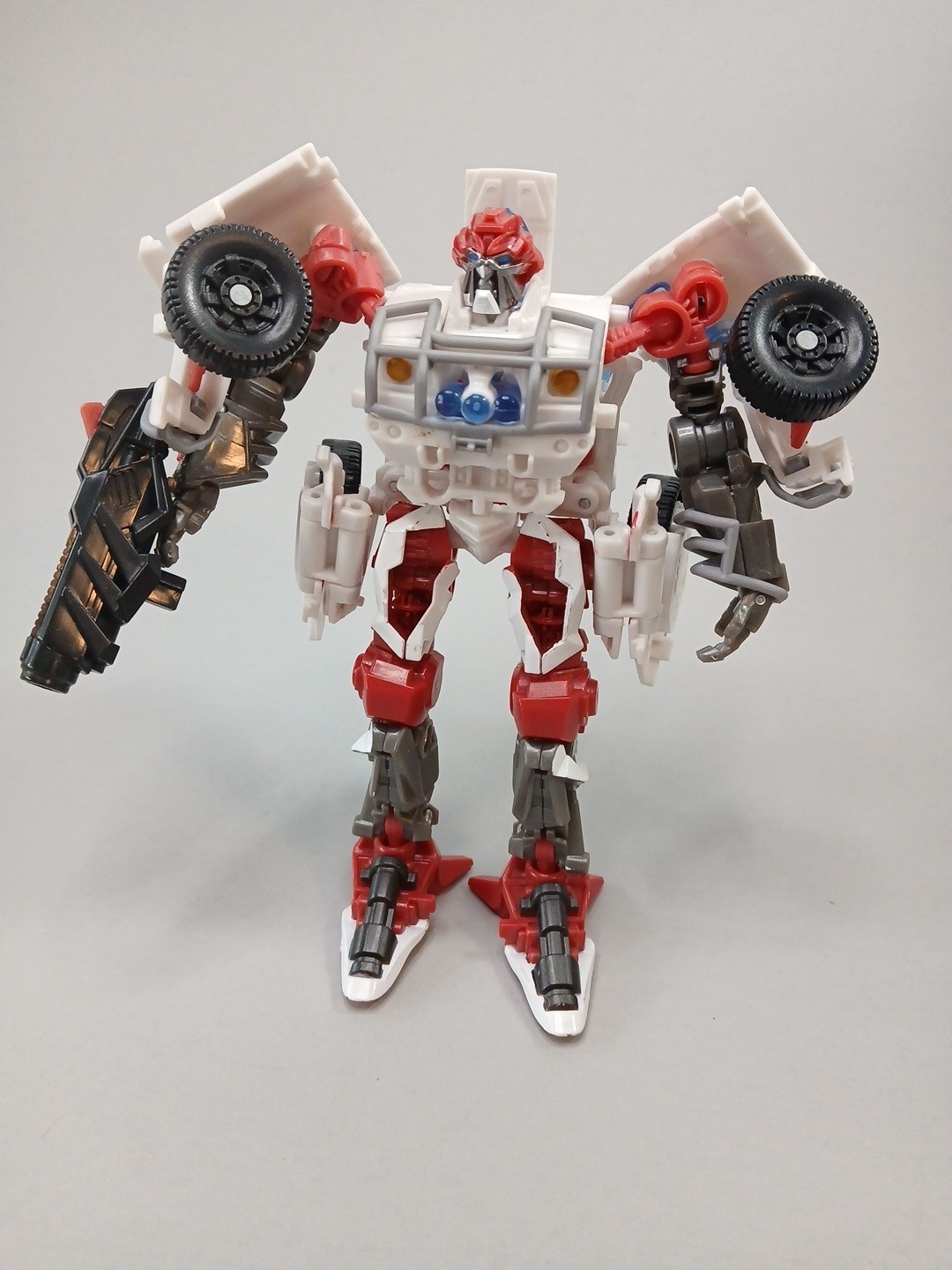 Hasbro Transformers Hunt for the Decepticons – Rescue Ratchet w/Gun (No Missile)