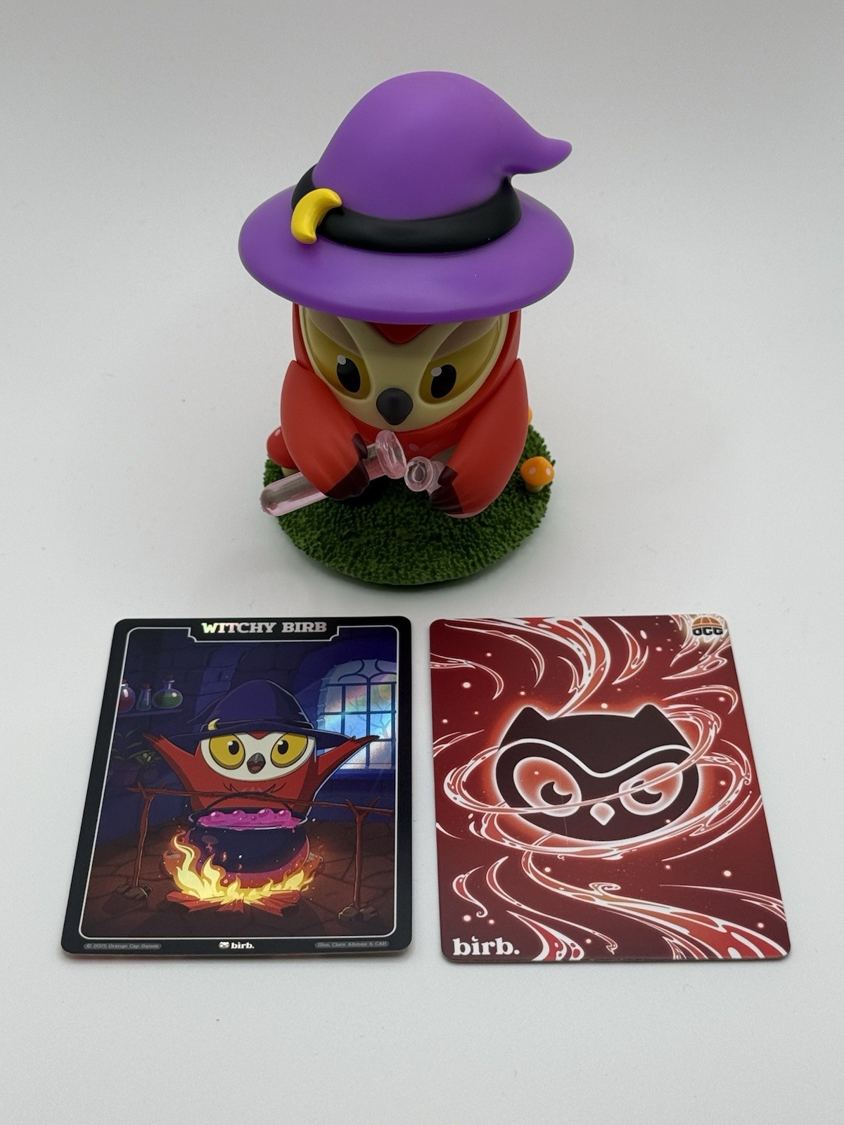 MOONBIRDS: WITCHY BIRB FIGURINE + ARCTIC FOIL CARD