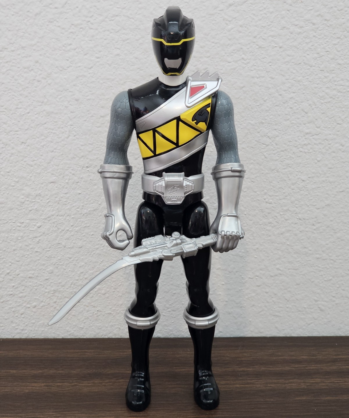Power Rangers Dino Charge Black Ranger 12″ Action Figure with Sword,Bandai 2014