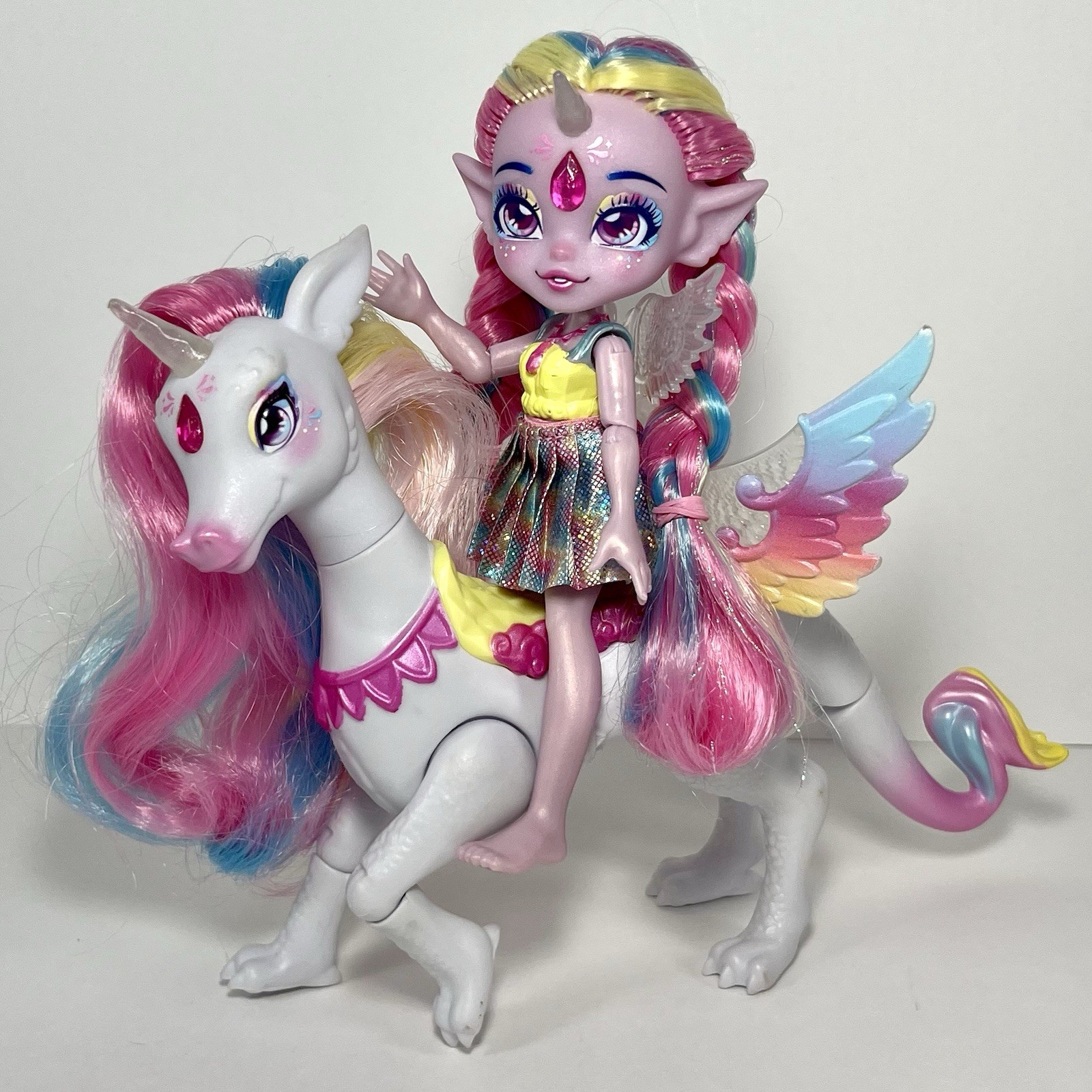 Magic Mixies Pixlings Shimmerverse~6” Unia Unicorn Doll & Rainbow Star Pegacorn