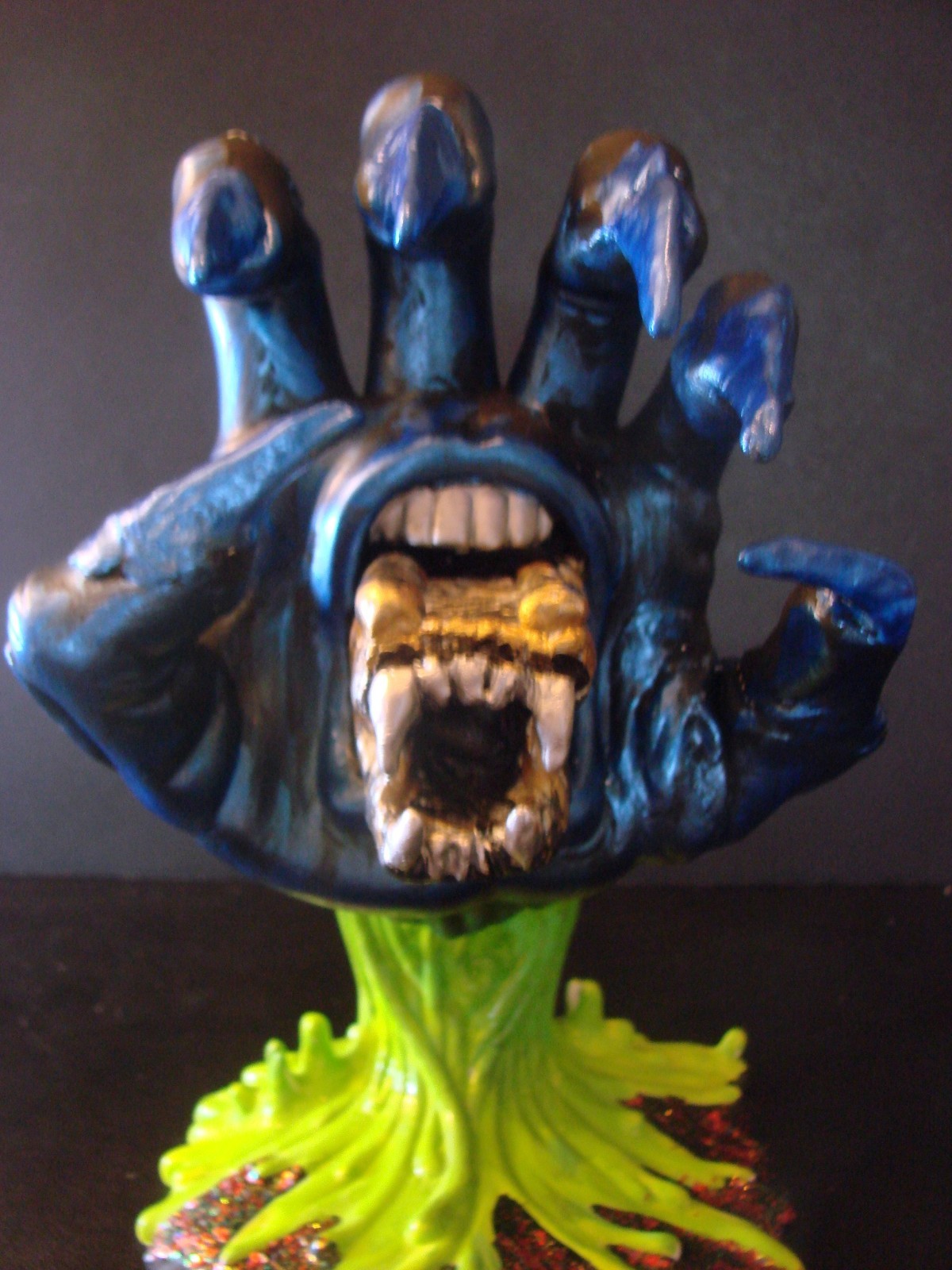 ALIEN HAND Custom Kidrobot Santa Cruz Skateboards Screaming Hand Figure