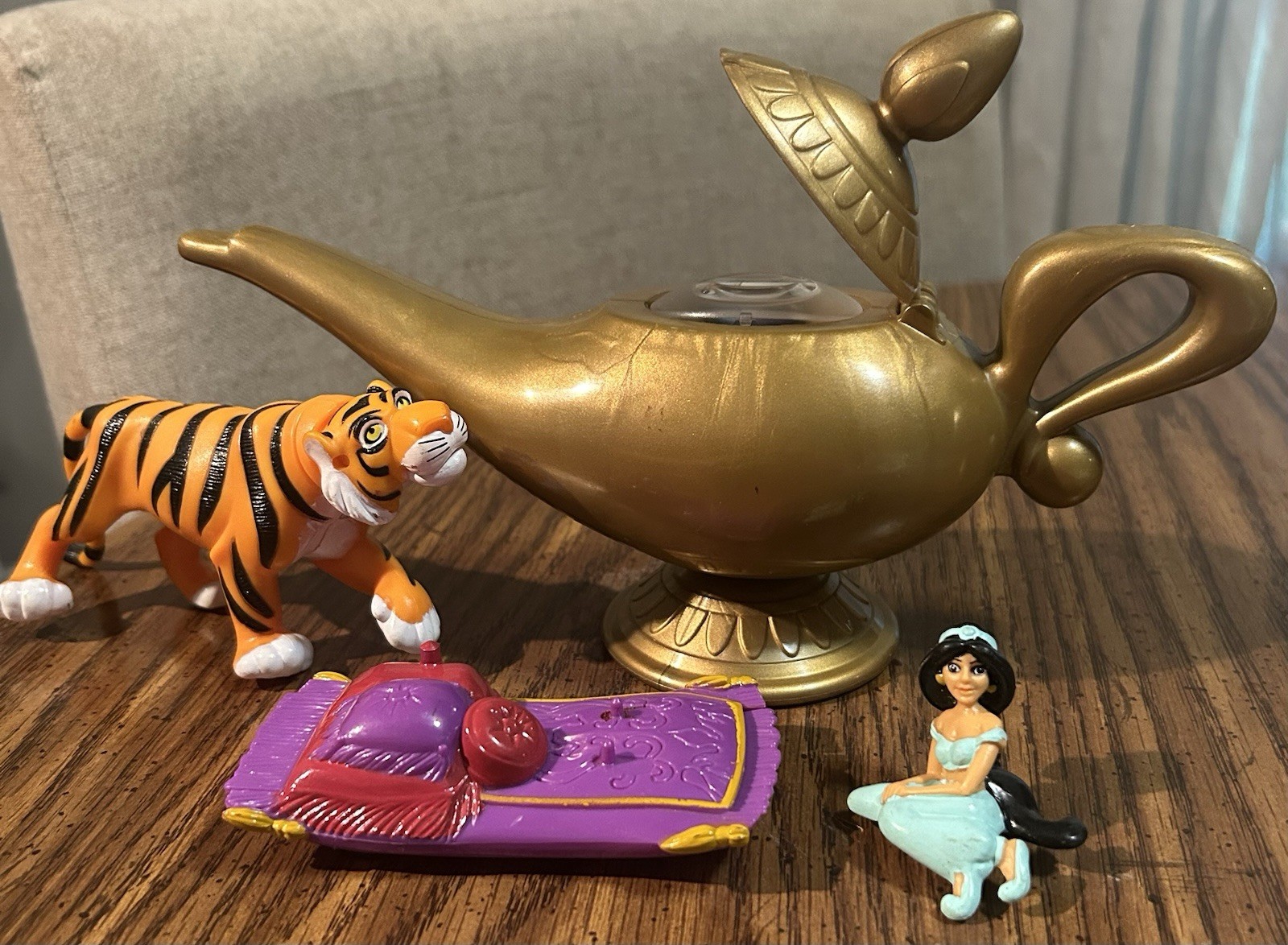 Vintage 1992 Disney Aladdin Genie Magic Message Lamp Mattel Toy Magic 8 Ball