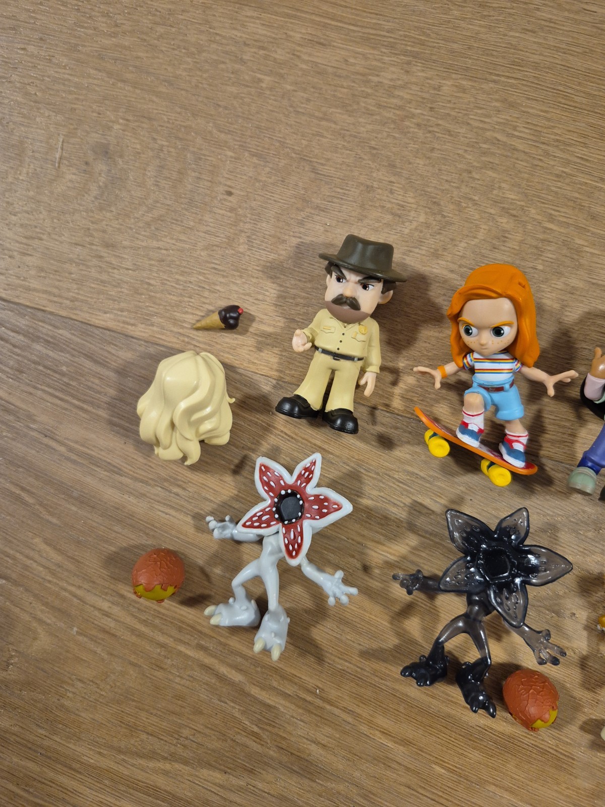 LOT OF (X9) YuMe Stranger Things Upside Down Capsules Mini Figures Toys