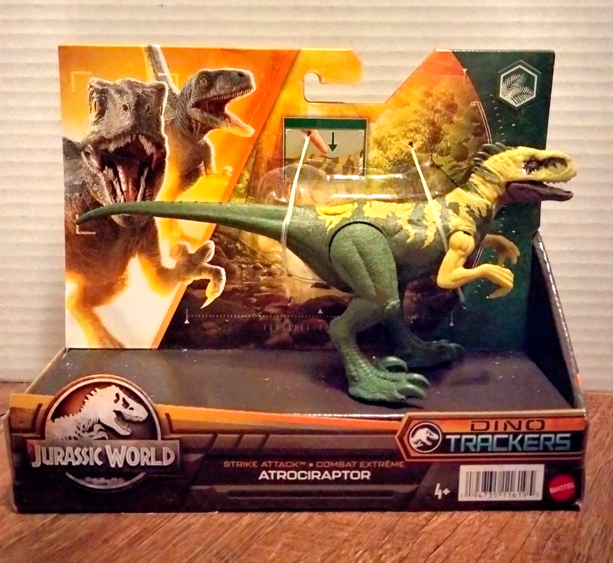 JURASSIC WORLD STIKE ATTACK – DINO TRACKERS – ATROCIRAPTOR – NEW IN PKG