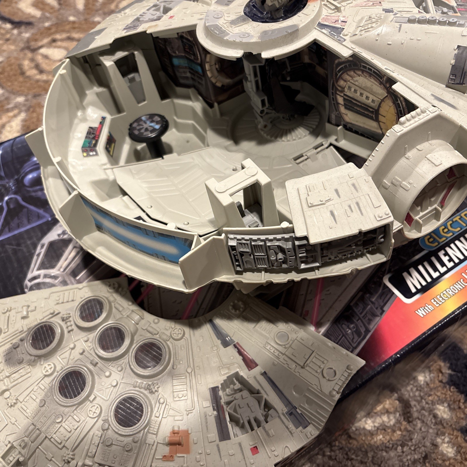 Millennium Falcon Electronic 1995 STAR WARS Power of the Force Kenner SEALED NEW
